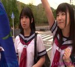 黒髪清楚なＪＫ二人がおっさんとトイレで・・・ｗｗｗ